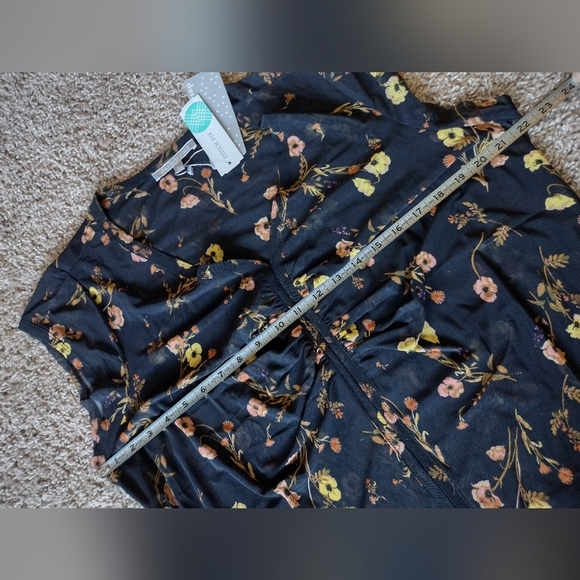 Daniel Rainn V-neck Floral Cap Sleeve Shirt NWT - Picture 11 of 11